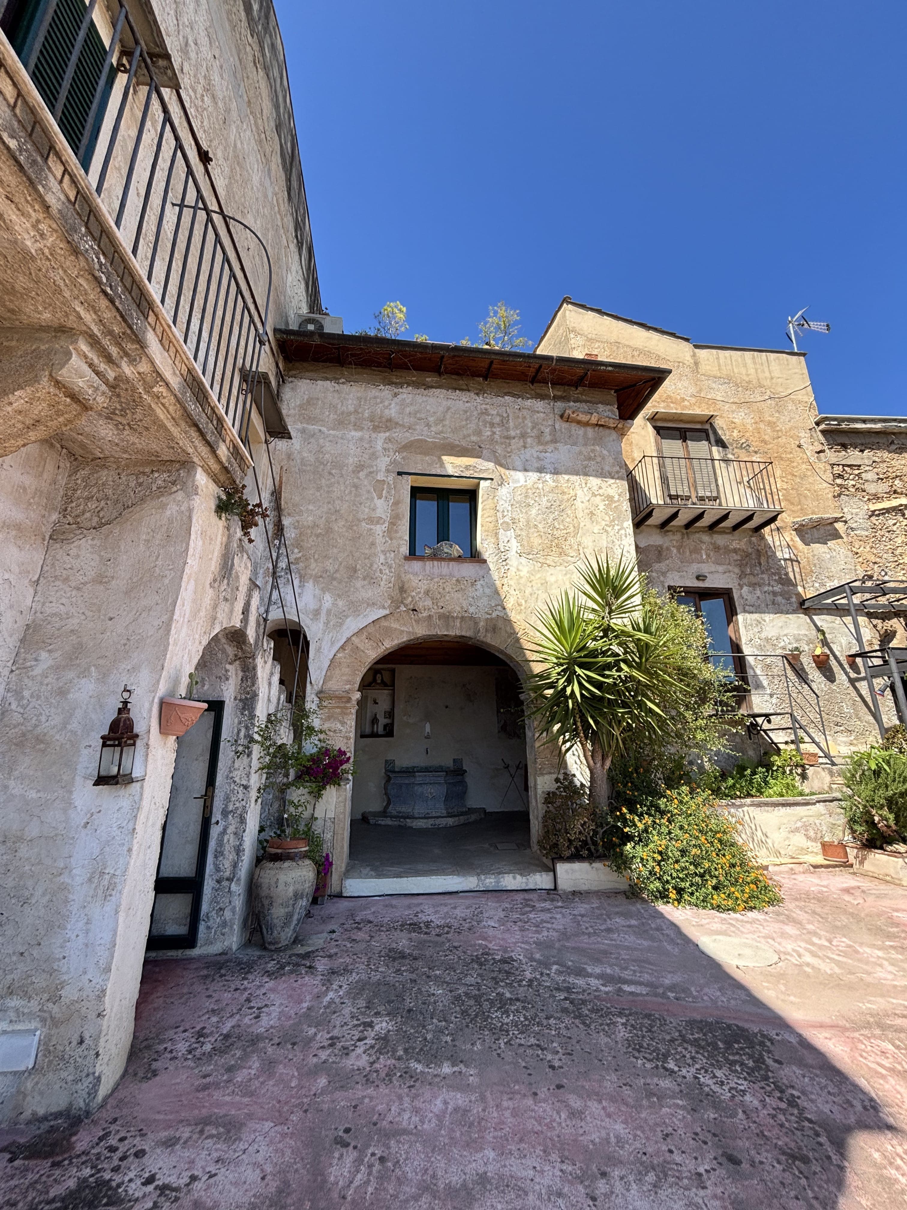 Dimora con piscina e terrazza